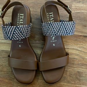 Italian shoe makers, tan block sandal, new never worn